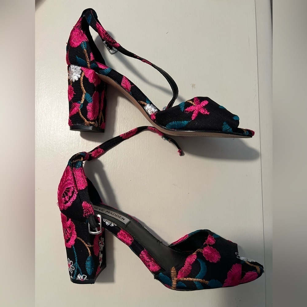 Steve Madden strapping heels - Picture 8 of 8